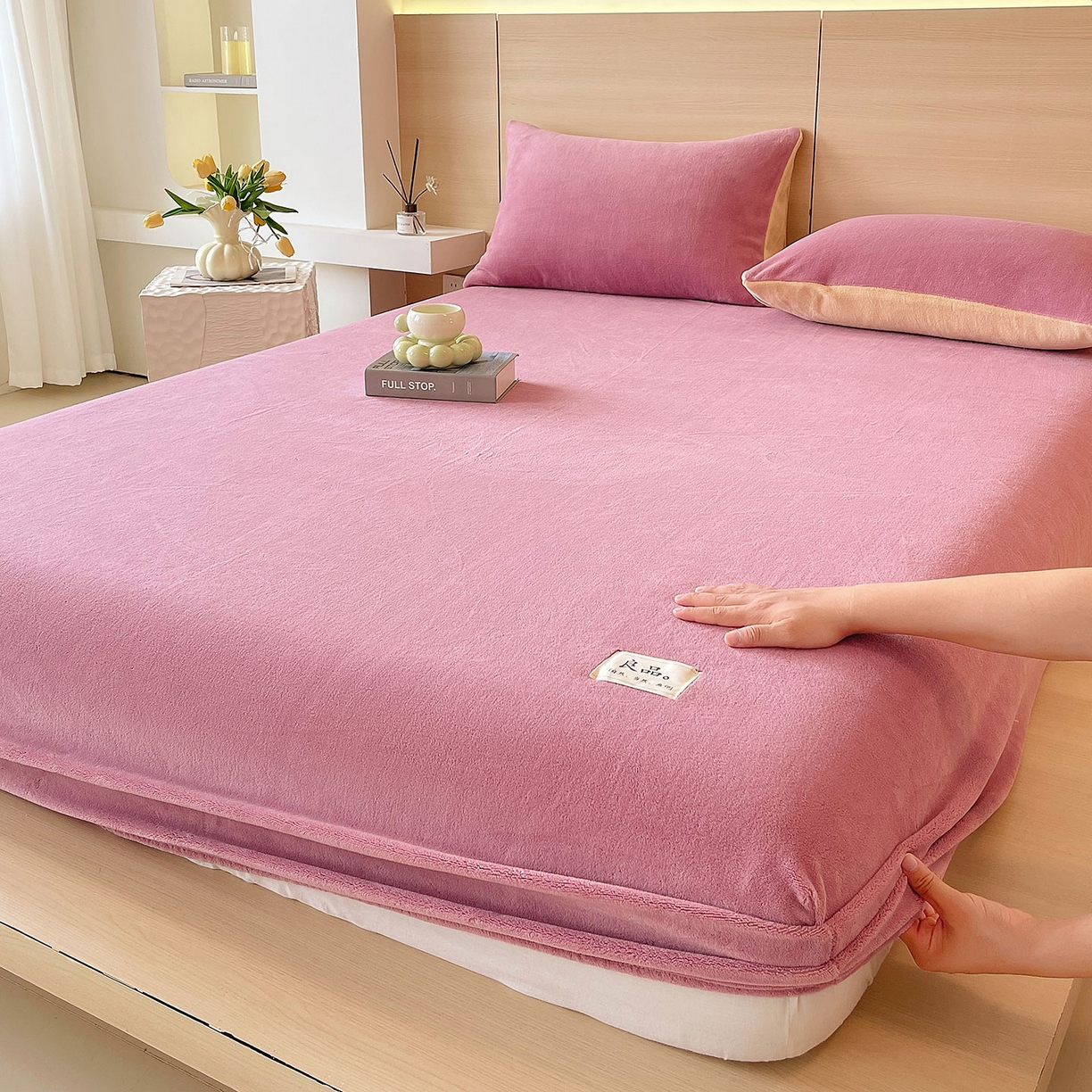 91家纺网 家纺一手货源 找家纺 小懒猪 2025年新款220克A类牛奶绒单床笠 紫粉