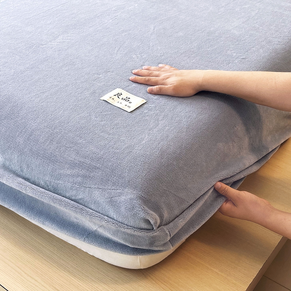 91家纺网 家纺一手货源 找家纺 小懒猪 2025年新款220克A类牛奶绒单床笠 婴儿兰