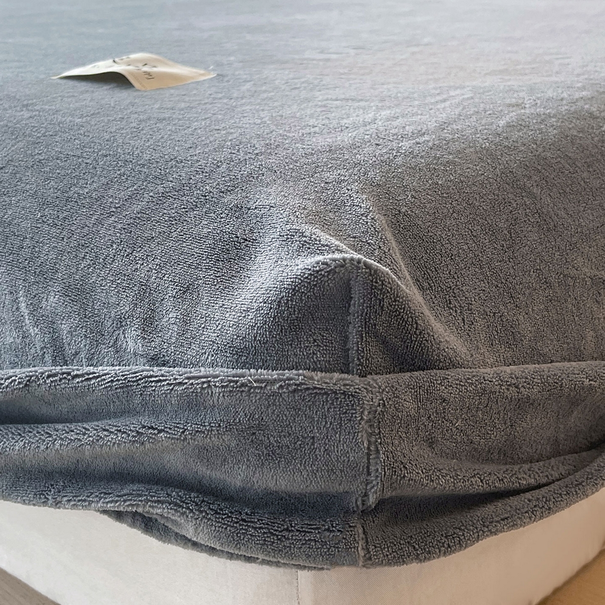 91家纺网 家纺一手货源 找家纺 小懒猪 2025年新款220克A类牛奶绒单床笠 钛灰