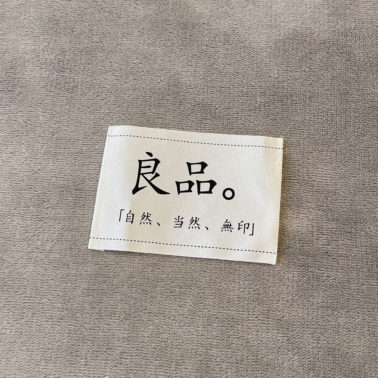 91家纺网 家纺一手货源 找家纺 小懒猪 2025年新款220克A类牛奶绒单床笠 银灰