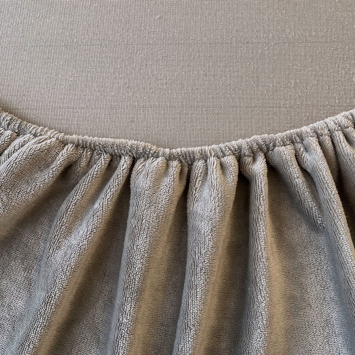 91家纺网 家纺一手货源 找家纺 小懒猪 2025年新款220克A类牛奶绒单床笠 银灰