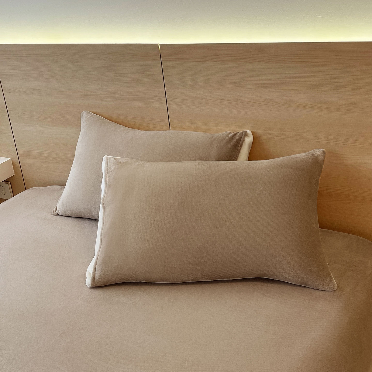 91家纺网 家纺一手货源 找家纺 小懒猪 2025年新款220克A类牛奶绒单床笠 咖色