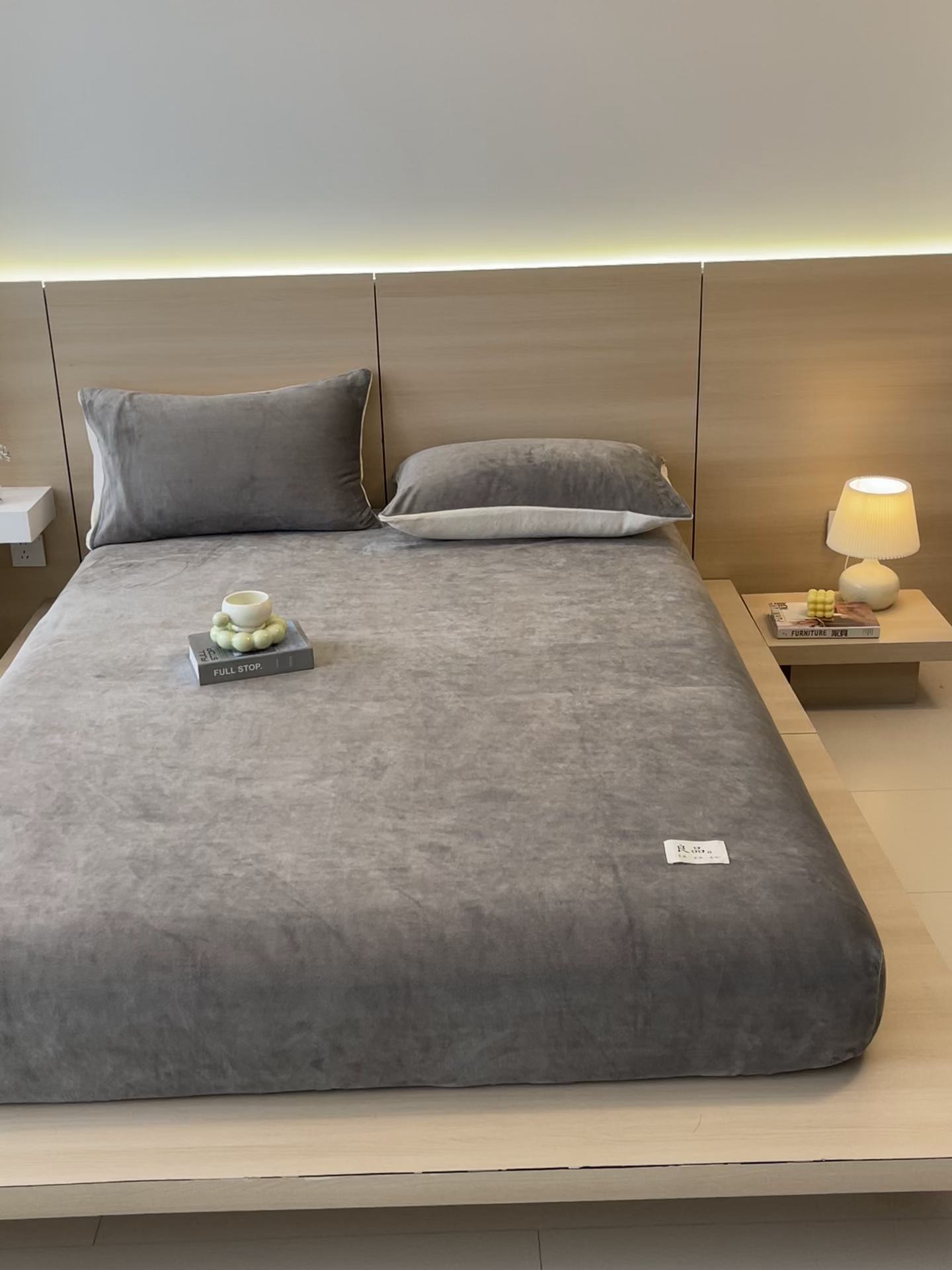 91家纺网 家纺一手货源 找家纺 小懒猪 2025年新款220克A类牛奶绒单床笠 银灰