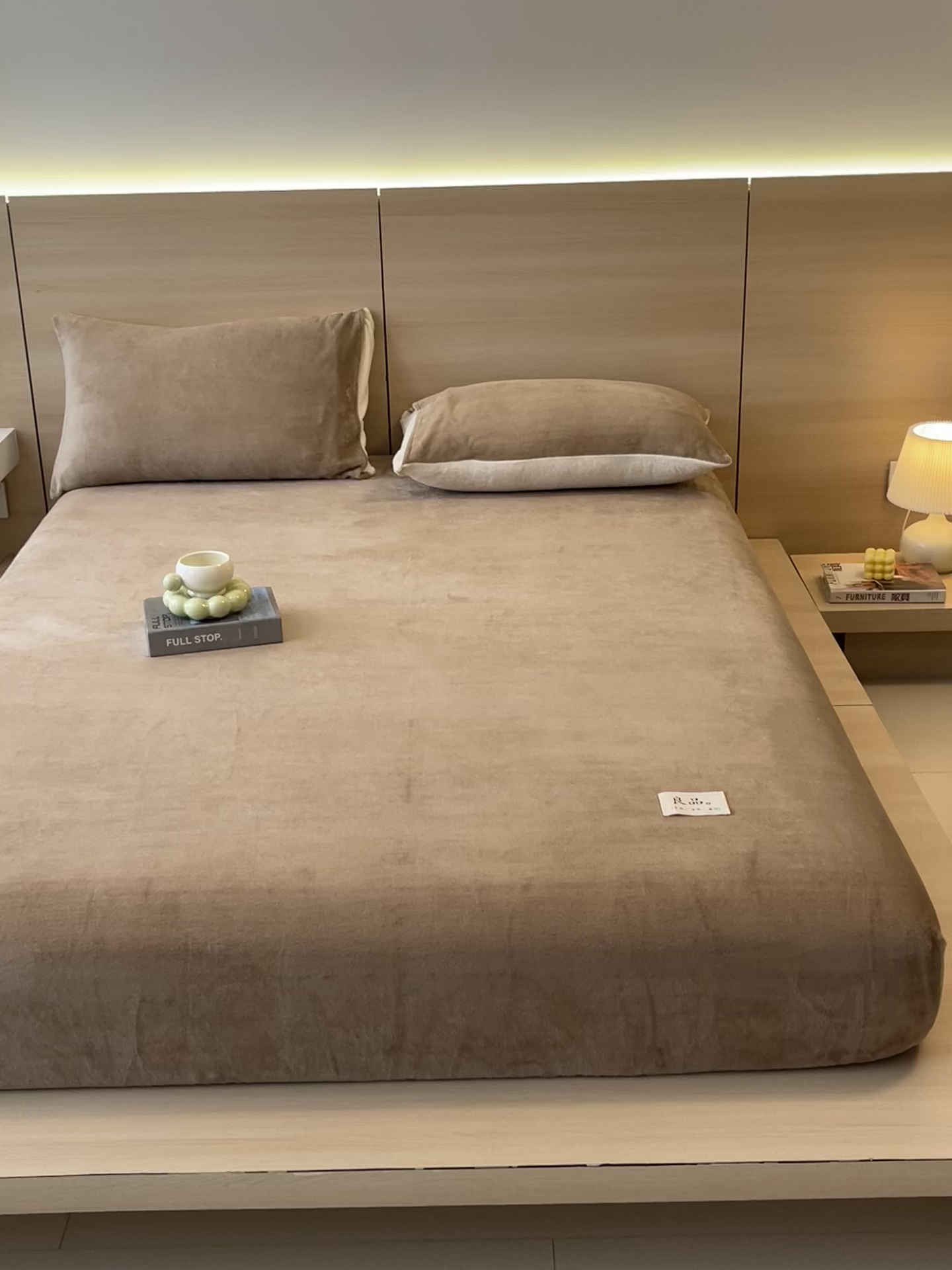 91家纺网 家纺一手货源 找家纺 小懒猪 2025年新款220克A类牛奶绒单床笠 咖色