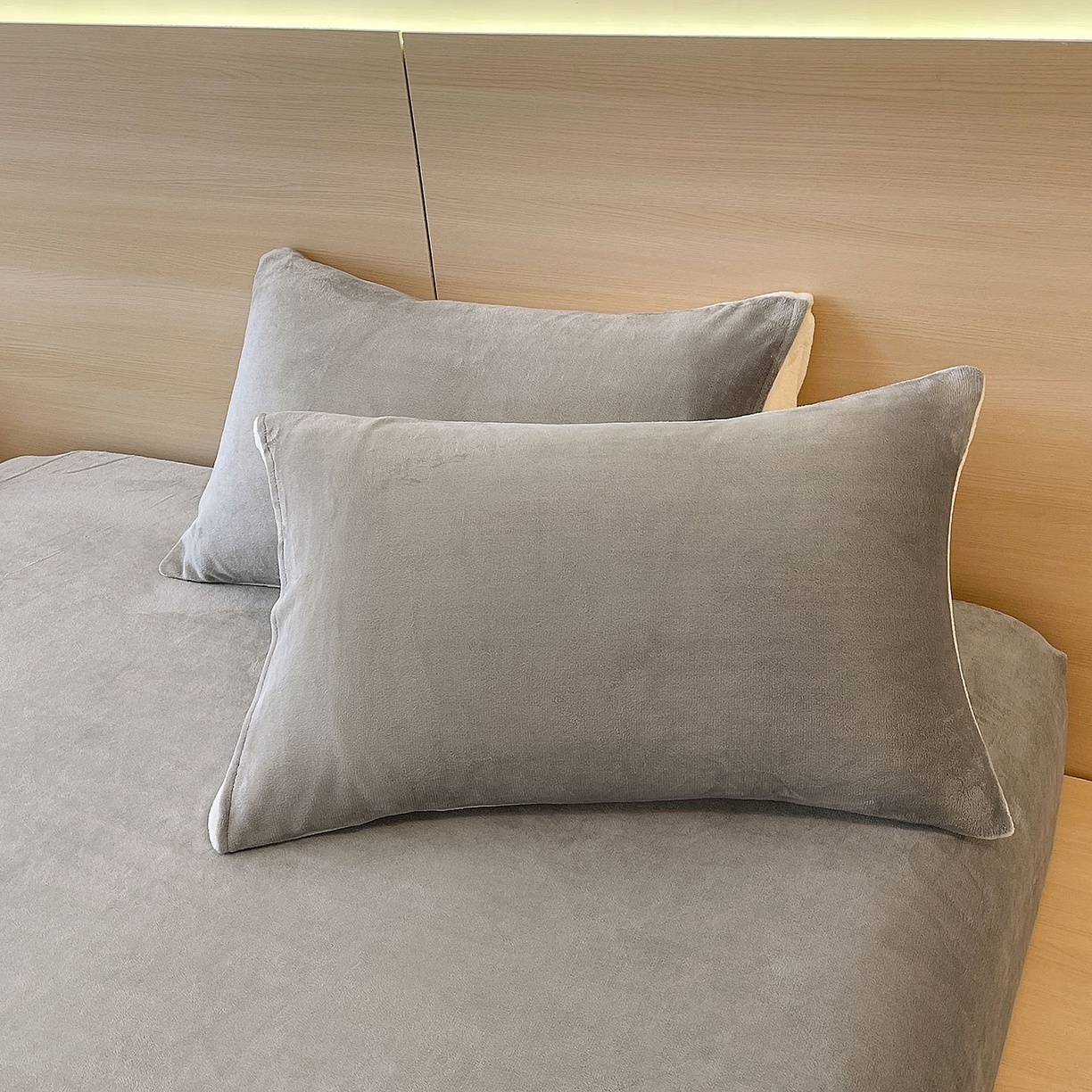 91家纺网 家纺一手货源 找家纺 小懒猪 2025年新款220克A类牛奶绒单床笠 银灰