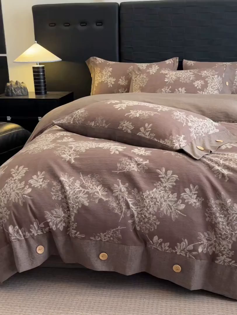 91家纺网 家纺一手货源 找家纺 梦舒羽 2025新款A类原麻纽扣四件套加厚被套床单床笠宿舍双人床仿亚麻套件 秋意浓