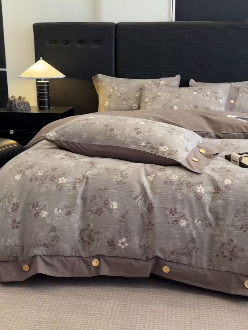 91家纺网 家纺一手货源 找家纺 梦舒羽 2025新款A类原麻纽扣四件套加厚被套床单床笠宿舍双人床仿亚麻套件 山花浪漫