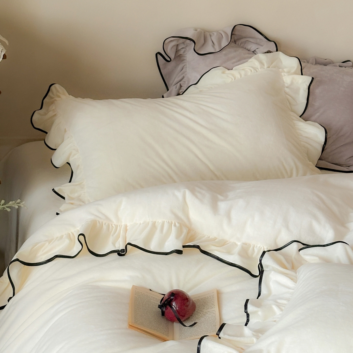 91家纺网 家纺一手货源 找家纺 ONE TWO ONE 121 2025新款轻奢新法式德芙绒宝宝绒婴儿绒短毛绒牛奶绒四件套床单被套（【提供买家秀】【会员-20】 平台控价券后不得低于318/338元） 戴安娜-暖白