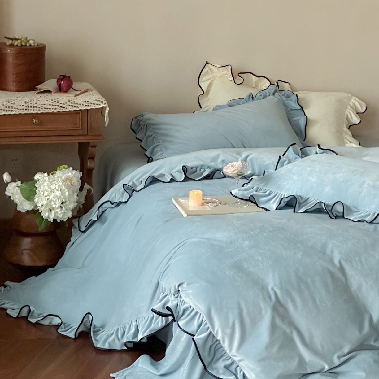 91家纺网 家纺一手货源 找家纺 ONE TWO ONE 121 2025新款轻奢新法式德芙绒宝宝绒婴儿绒短毛绒牛奶绒四件套床单被套（【提供买家秀】【会员-20】 平台控价券后不得低于318/338元） 戴安娜-栀蓝