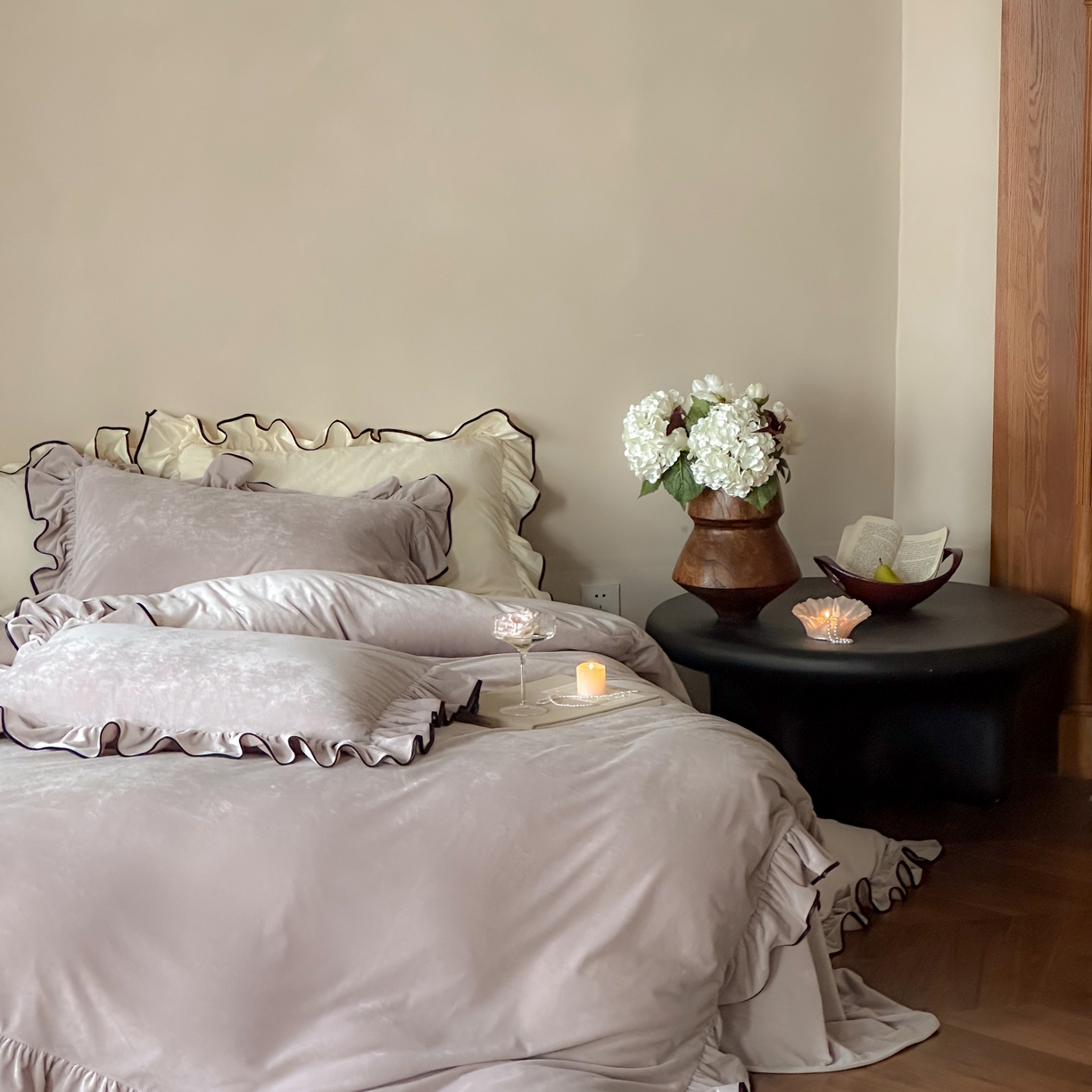 91家纺网 家纺一手货源 找家纺 ONE TWO ONE 121 2025新款轻奢新法式德芙绒宝宝绒婴儿绒短毛绒牛奶绒四件套床单被套（【提供买家秀】【会员-20】 平台控价券后不得低于318/338元） 戴安娜-缦紫