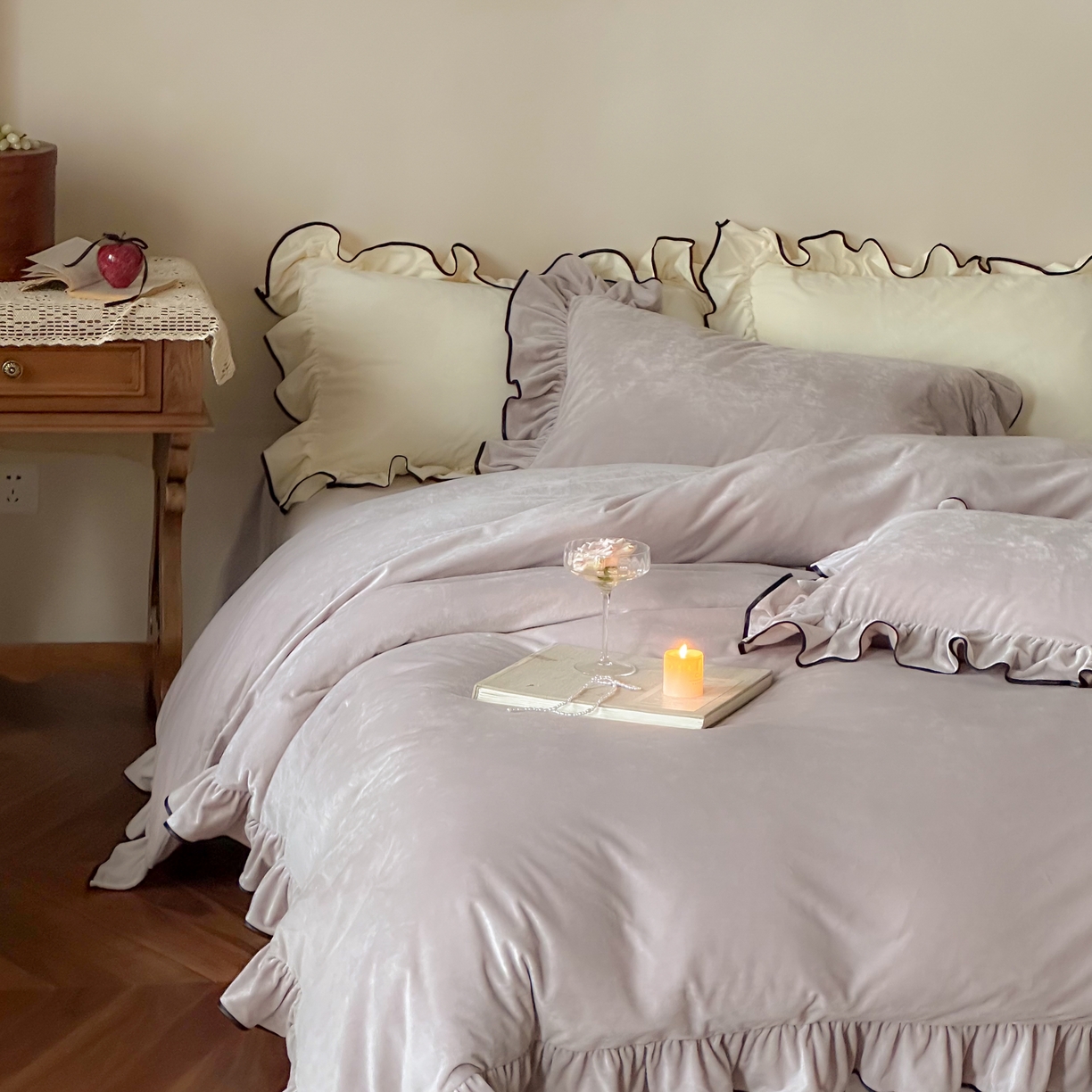 91家纺网 家纺一手货源 找家纺 ONE TWO ONE 121 2025新款轻奢新法式德芙绒宝宝绒婴儿绒短毛绒牛奶绒四件套床单被套（【提供买家秀】【会员-20】 平台控价券后不得低于318/338元） 戴安娜-缦紫