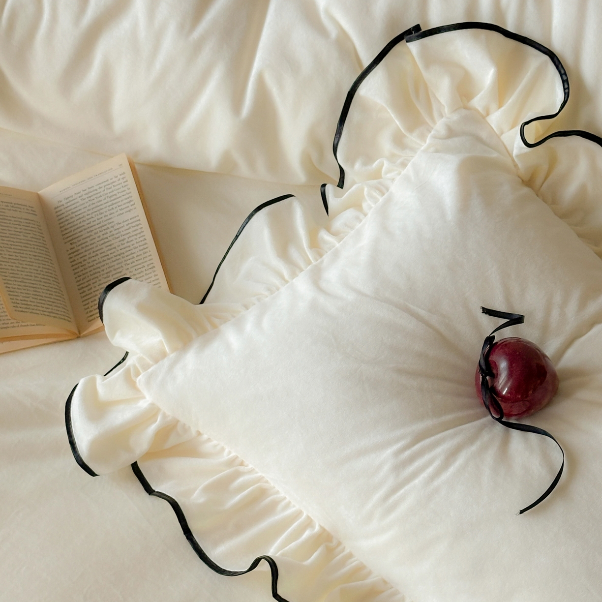 91家纺网 家纺一手货源 找家纺 ONE TWO ONE 121 2025新款轻奢新法式德芙绒宝宝绒婴儿绒短毛绒牛奶绒四件套床单被套（【提供买家秀】【会员-20】 平台控价券后不得低于318/338元） 戴安娜-暖白