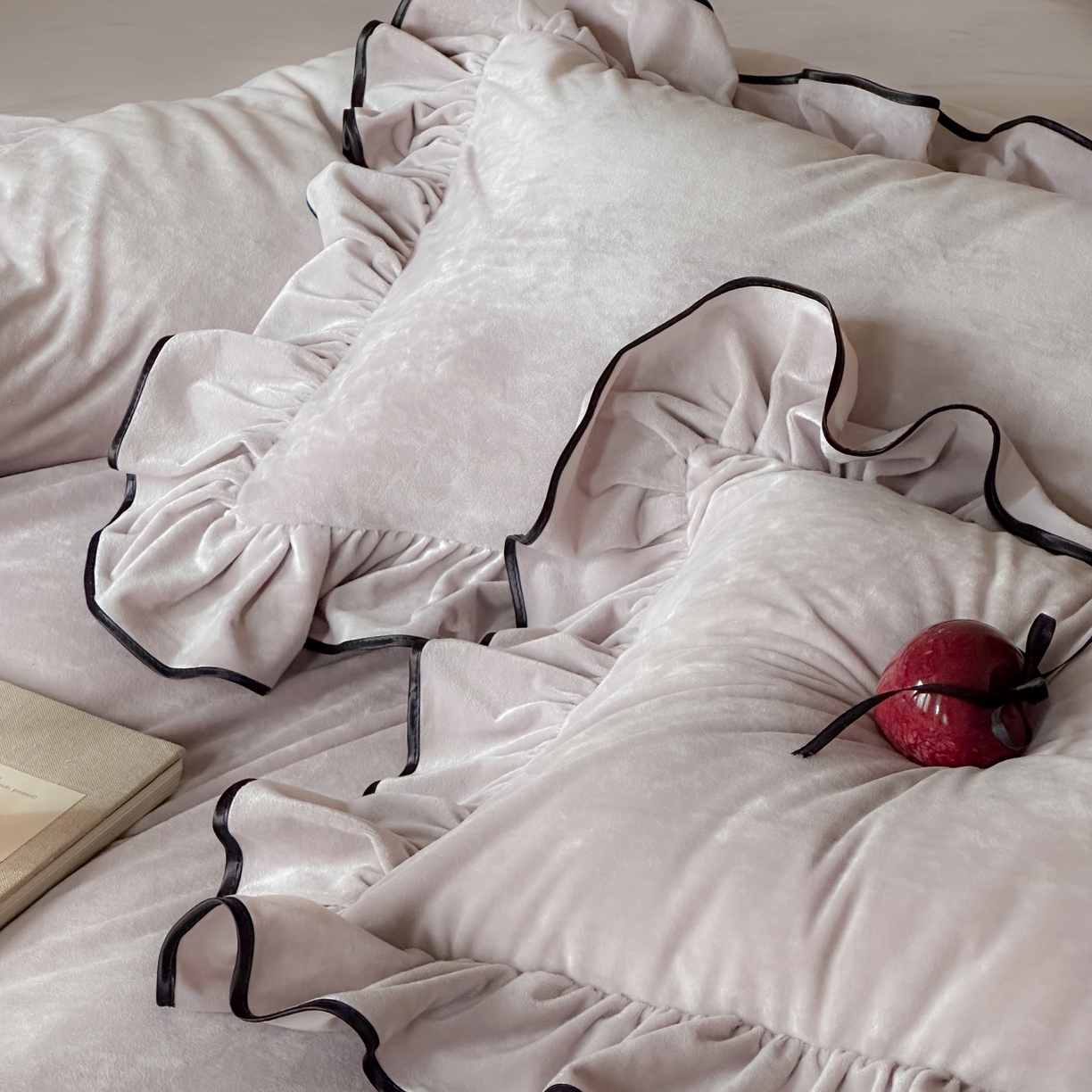 91家纺网 家纺一手货源 找家纺 ONE TWO ONE 121 2025新款轻奢新法式德芙绒宝宝绒婴儿绒短毛绒牛奶绒四件套床单被套（【提供买家秀】【会员-20】 平台控价券后不得低于318/338元） 戴安娜-缦紫