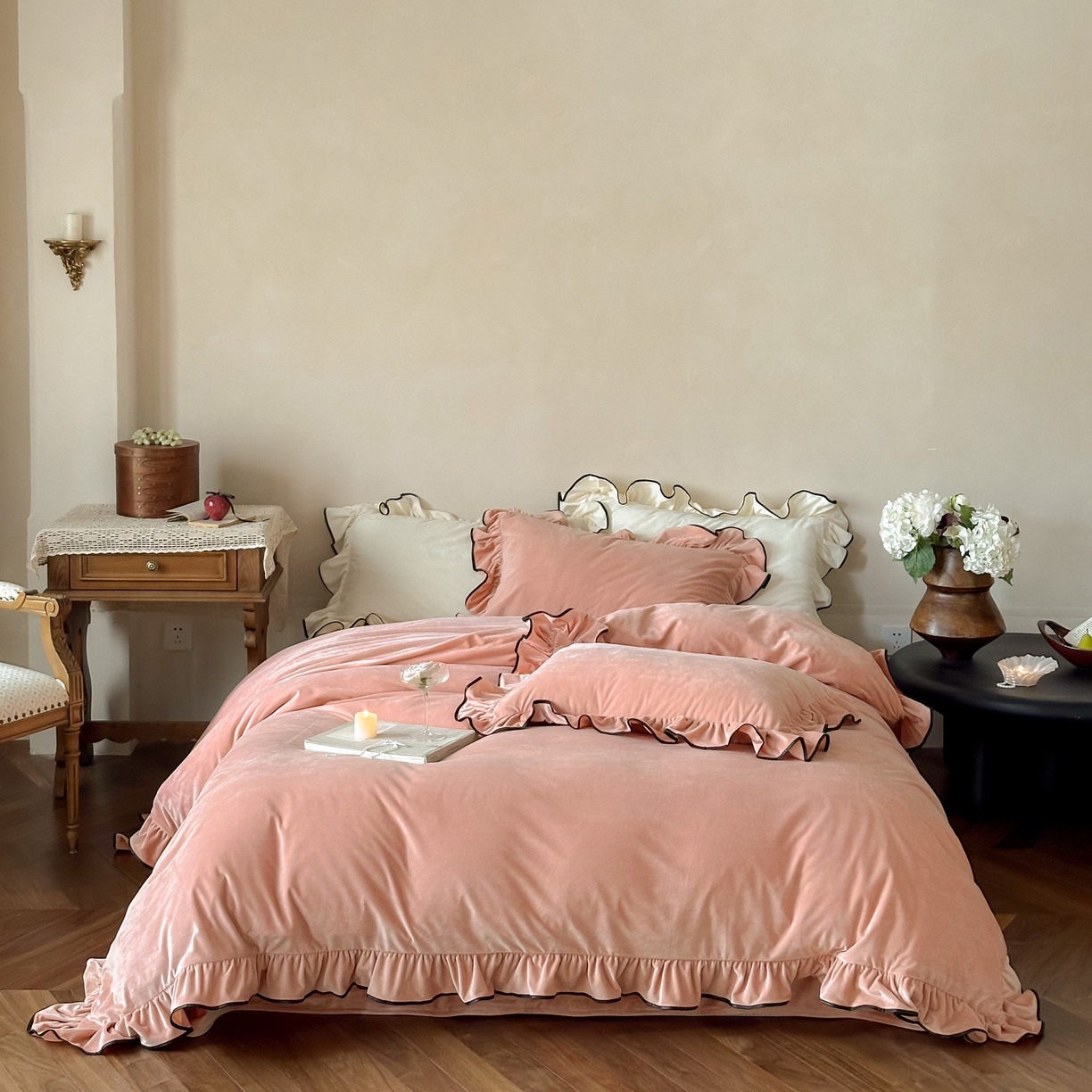 91家纺网 家纺一手货源 找家纺 ONE TWO ONE 121 2025新款轻奢新法式德芙绒宝宝绒婴儿绒短毛绒牛奶绒四件套床单被套（【提供买家秀】【会员-20】 平台控价券后不得低于318/338元） 戴安娜-茶粉