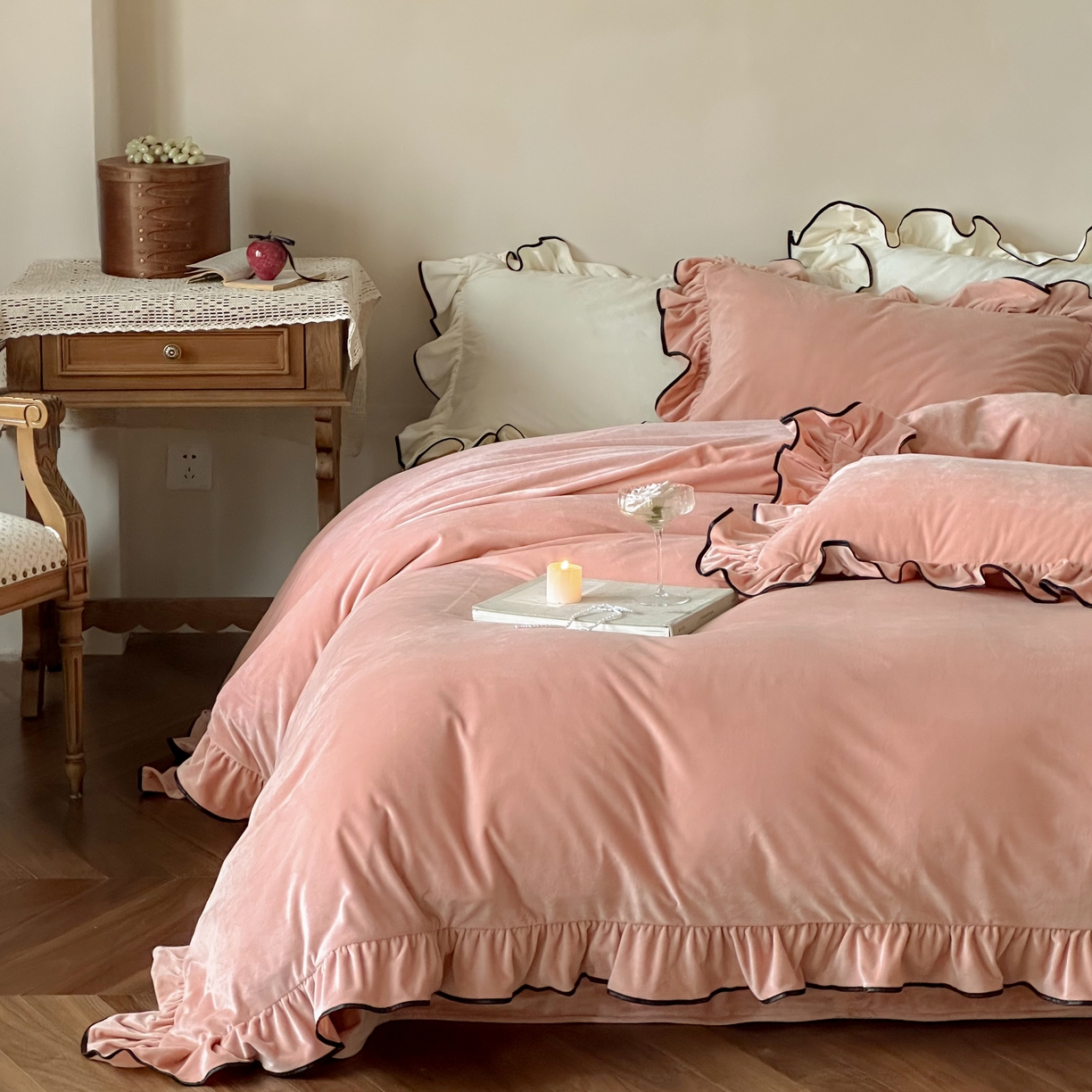 91家纺网 家纺一手货源 找家纺 ONE TWO ONE 121 2025新款轻奢新法式德芙绒宝宝绒婴儿绒短毛绒牛奶绒四件套床单被套（【提供买家秀】【会员-20】 平台控价券后不得低于318/338元） 戴安娜-茶粉