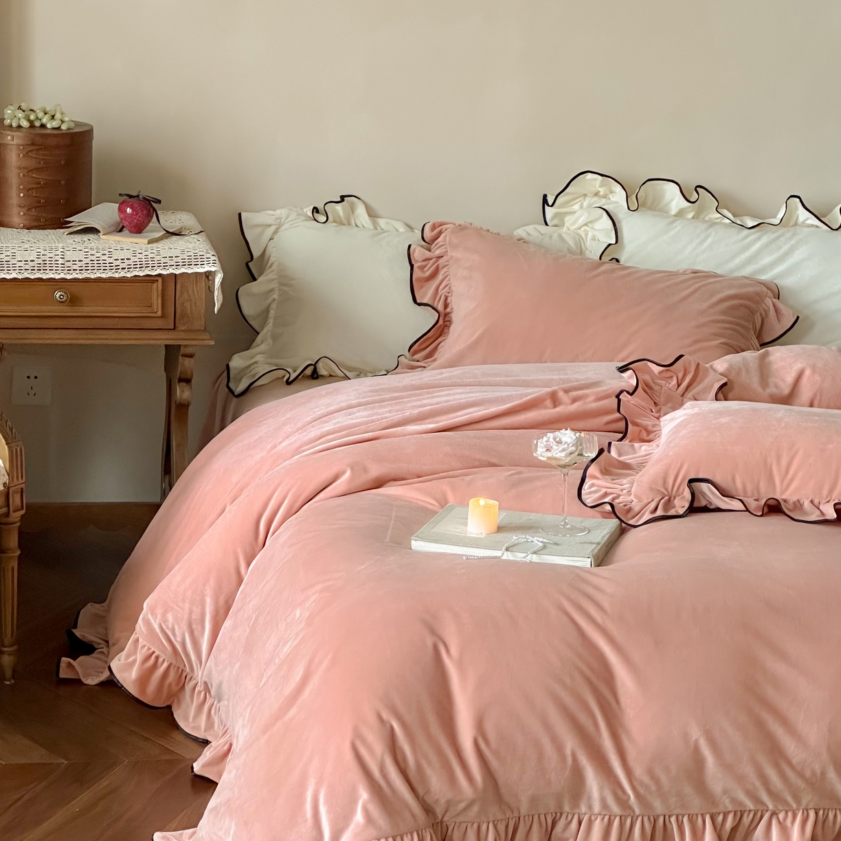 91家纺网 家纺一手货源 找家纺 ONE TWO ONE 121 2025新款轻奢新法式德芙绒宝宝绒婴儿绒短毛绒牛奶绒四件套床单被套（【提供买家秀】【会员-20】 平台控价券后不得低于318/338元） 戴安娜-茶粉