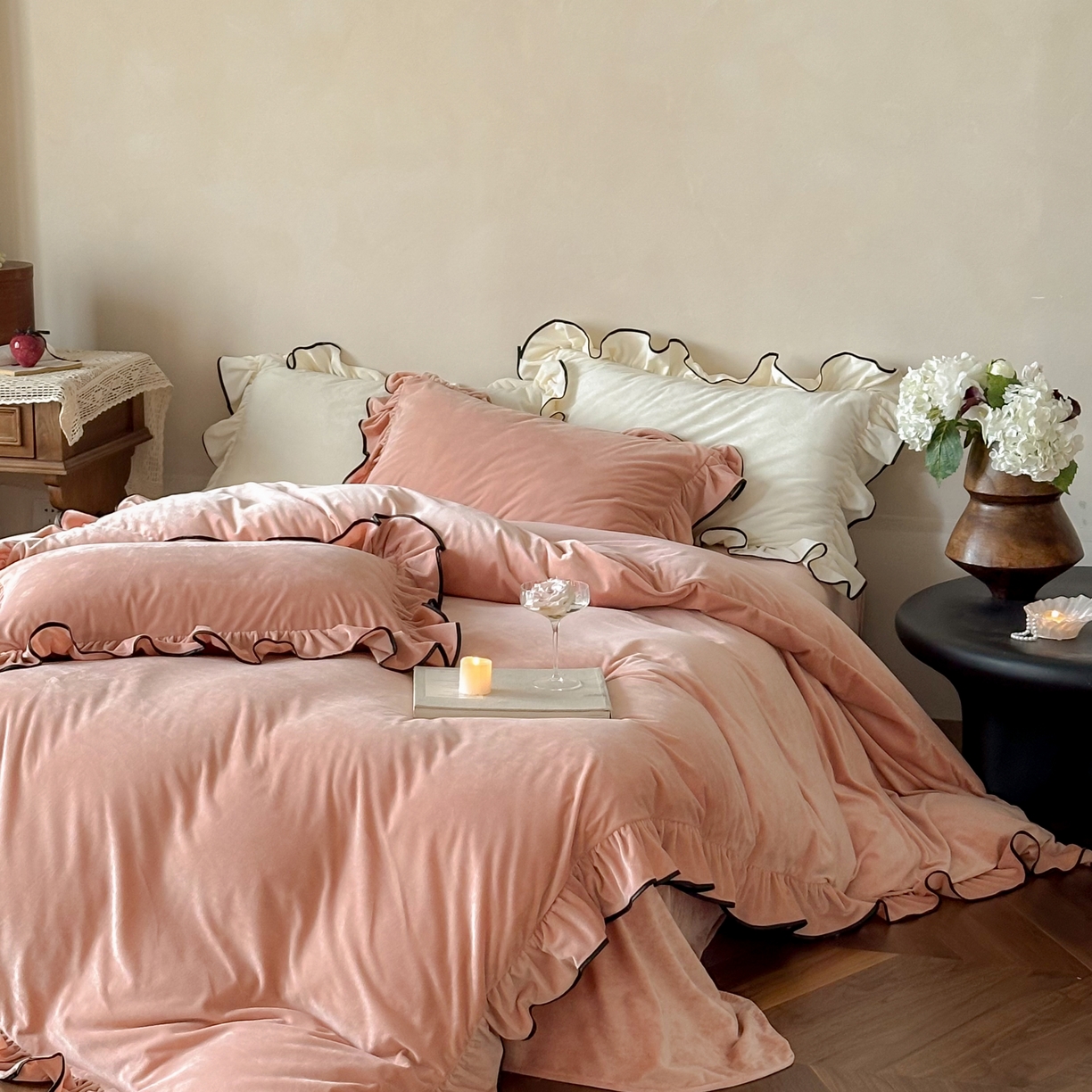 91家纺网 家纺一手货源 找家纺 ONE TWO ONE 121 2025新款轻奢新法式德芙绒宝宝绒婴儿绒短毛绒牛奶绒四件套床单被套（【提供买家秀】【会员-20】 平台控价券后不得低于318/338元） 戴安娜-茶粉