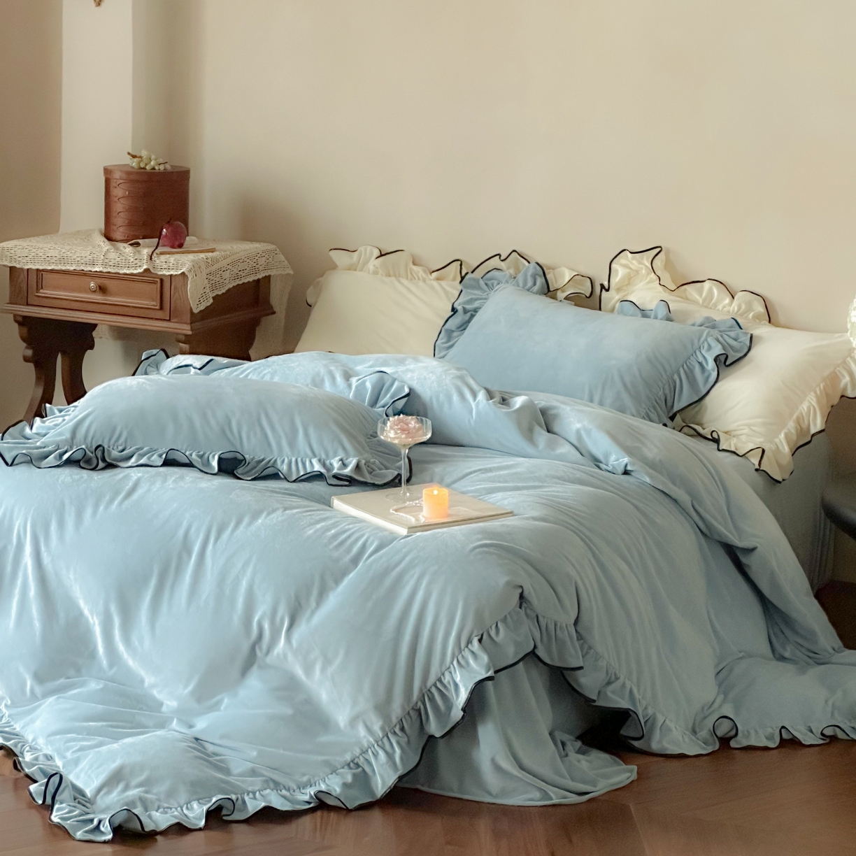 91家纺网 家纺一手货源 找家纺 ONE TWO ONE 121 2025新款轻奢新法式德芙绒宝宝绒婴儿绒短毛绒牛奶绒四件套床单被套（【提供买家秀】【会员-20】 平台控价券后不得低于318/338元） 戴安娜-栀蓝