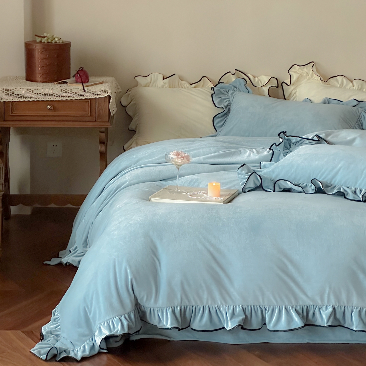 91家纺网 家纺一手货源 找家纺 ONE TWO ONE 121 2025新款轻奢新法式德芙绒宝宝绒婴儿绒短毛绒牛奶绒四件套床单被套（【提供买家秀】【会员-20】 平台控价券后不得低于318/338元） 戴安娜-栀蓝