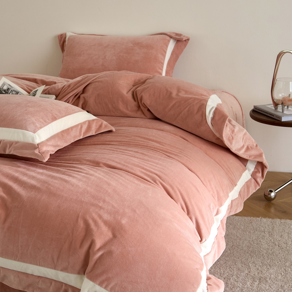 91家纺网 家纺一手货源 找家纺 ONE TWO ONE 121 2025新款轻奢新法式德芙绒宝宝绒婴儿绒短毛绒牛奶绒四件套床单被套【繁华】【提供买家秀】【会员-20】 平台控价券后不得低于318/338元 繁华-琳琅粉