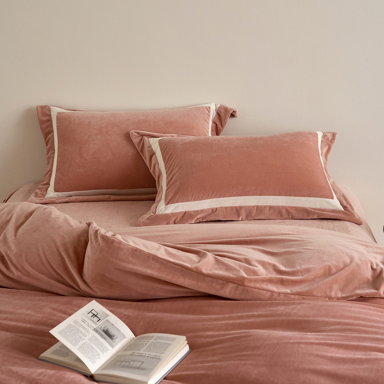 91家纺网 家纺一手货源 找家纺 ONE TWO ONE 121 2025新款轻奢新法式德芙绒宝宝绒婴儿绒短毛绒牛奶绒四件套床单被套【繁华】【提供买家秀】【会员-20】 平台控价券后不得低于318/338元 繁华-琳琅粉