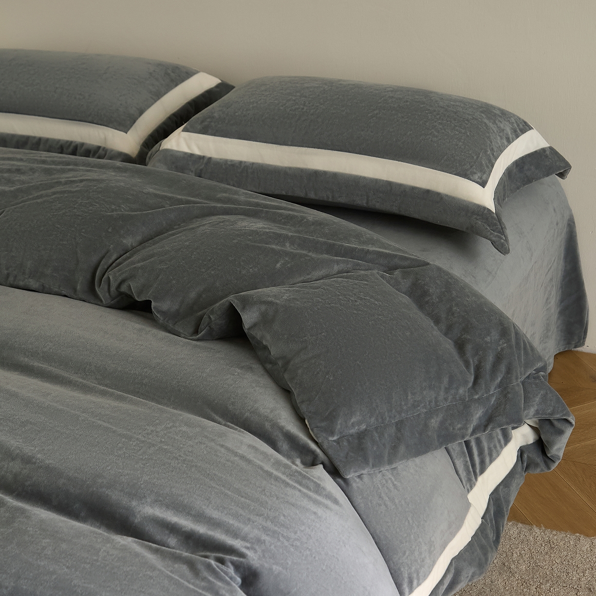 91家纺网 家纺一手货源 找家纺 ONE TWO ONE 121 2025新款轻奢新法式德芙绒宝宝绒婴儿绒短毛绒牛奶绒四件套床单被套【繁华】【提供买家秀】【会员-20】 平台控价券后不得低于318/338元 繁华-草木灰