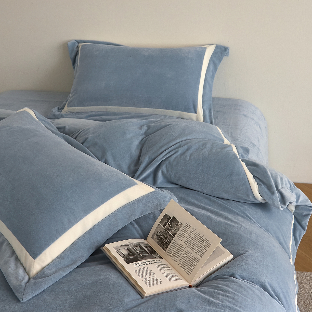 91家纺网 家纺一手货源 找家纺 ONE TWO ONE 121 2025新款轻奢新法式德芙绒宝宝绒婴儿绒短毛绒牛奶绒四件套床单被套【繁华】【提供买家秀】【会员-20】 平台控价券后不得低于318/338元 繁华-和煦蓝