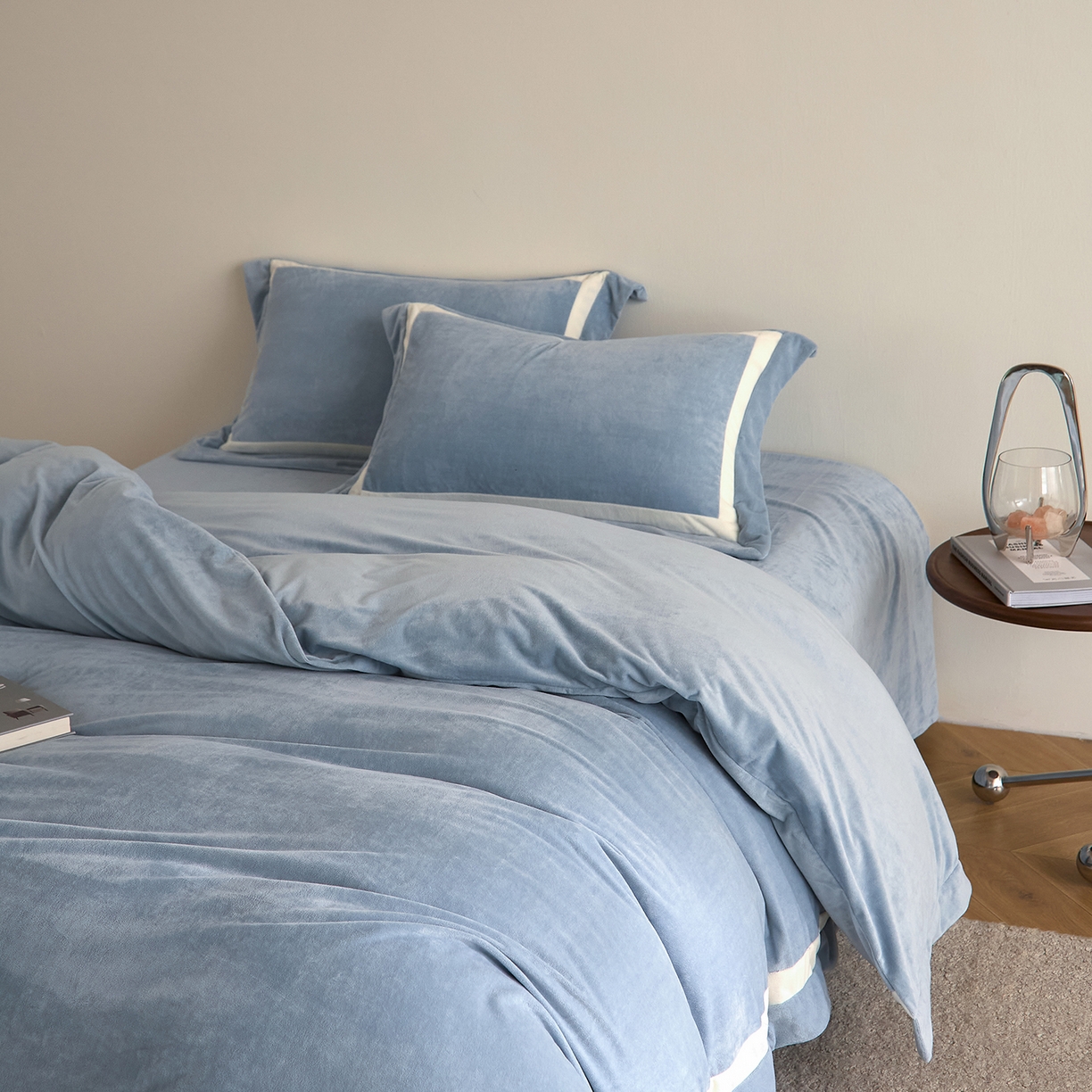 91家纺网 家纺一手货源 找家纺 ONE TWO ONE 121 2025新款轻奢新法式德芙绒宝宝绒婴儿绒短毛绒牛奶绒四件套床单被套【繁华】【提供买家秀】【会员-20】 平台控价券后不得低于318/338元 繁华-和煦蓝