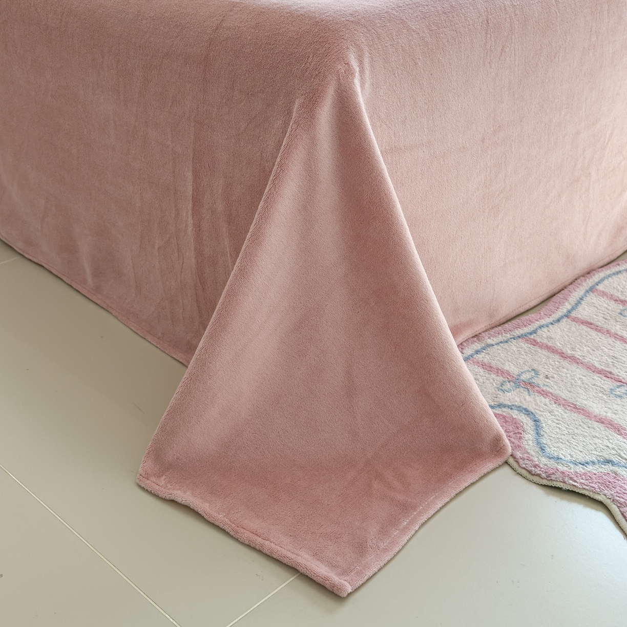 91家纺网 家纺一手货源 找家纺 （总）凯罗 2025秋冬牛奶绒绣花四件套