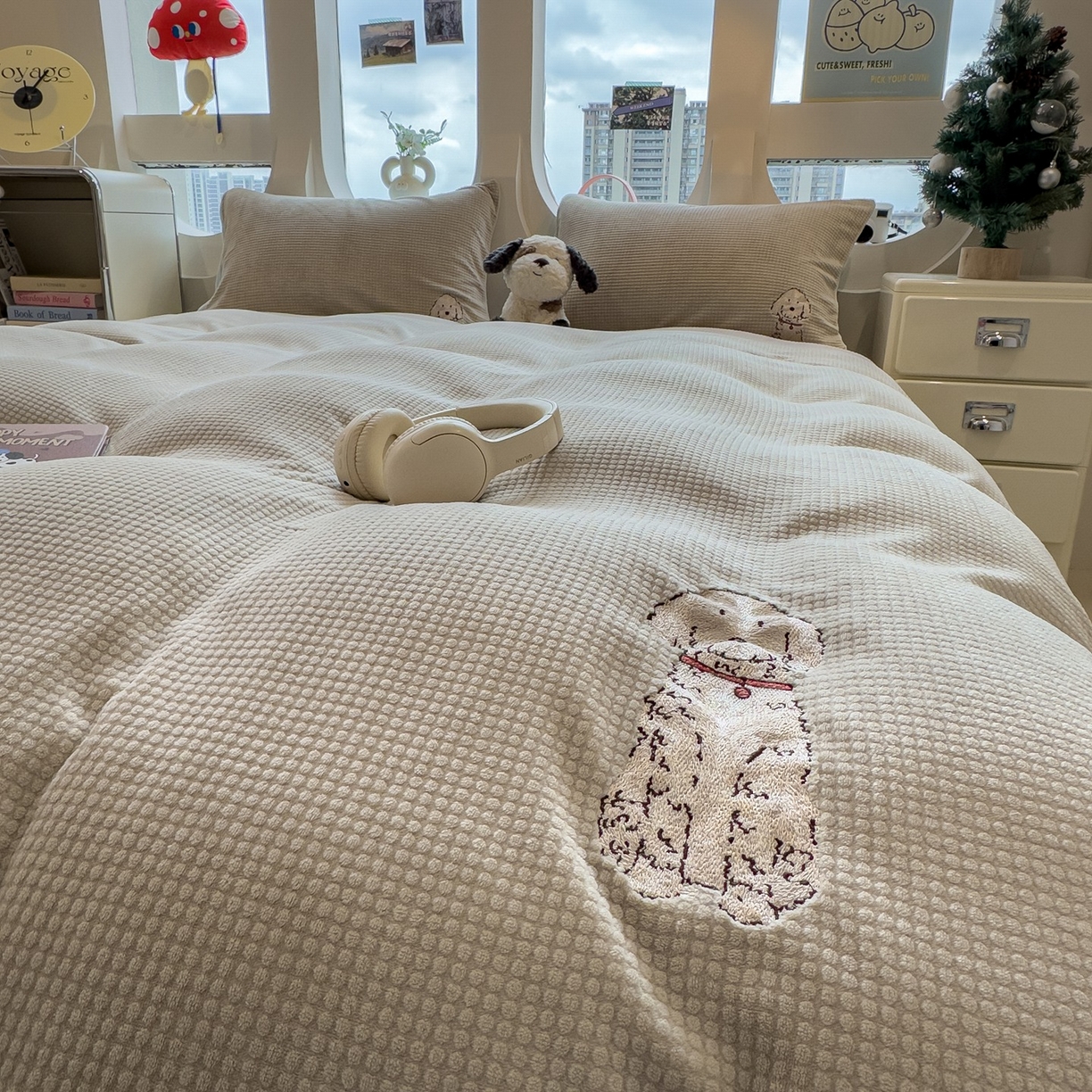 91家纺网 家纺一手货源 找家纺 凯罗 2025秋冬牛奶绒绣花四件套 可爱狗狗