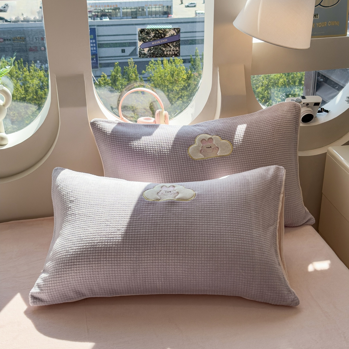 91家纺网 家纺一手货源 找家纺 凯罗 2025秋冬牛奶绒绣花四件套 奶油小屋