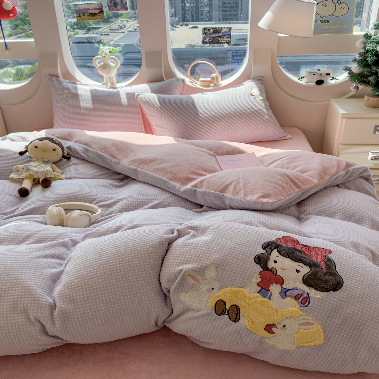 91家纺网 家纺一手货源 找家纺 凯罗 2025秋冬牛奶绒绣花四件套 白雪公主