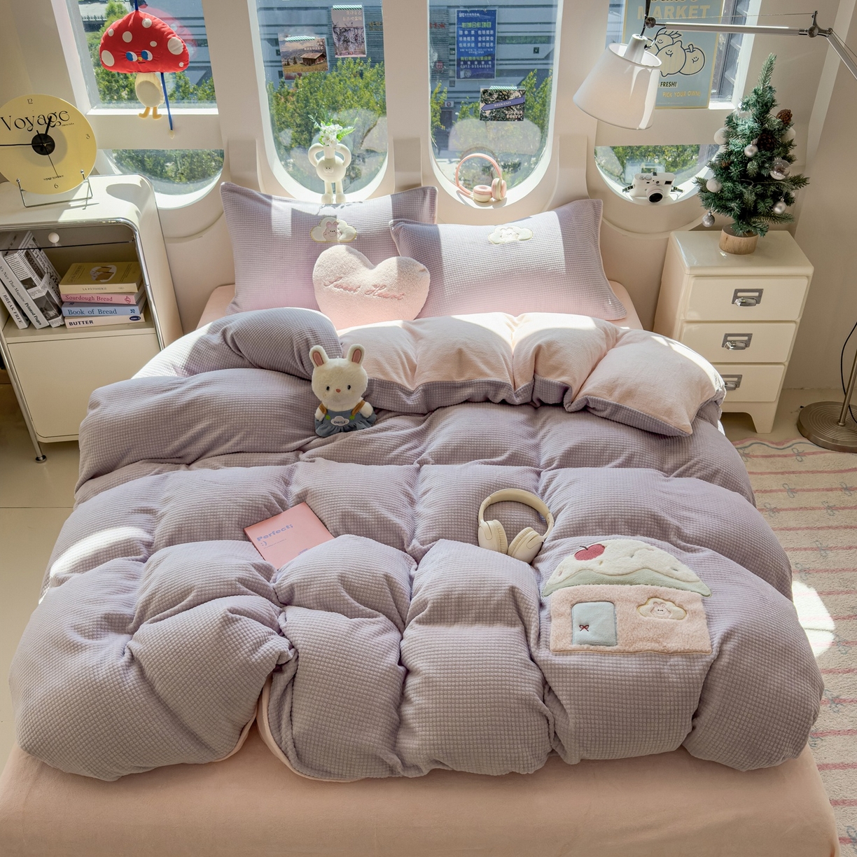 91家纺网 家纺一手货源 找家纺 凯罗 2025秋冬牛奶绒绣花四件套 奶油小屋