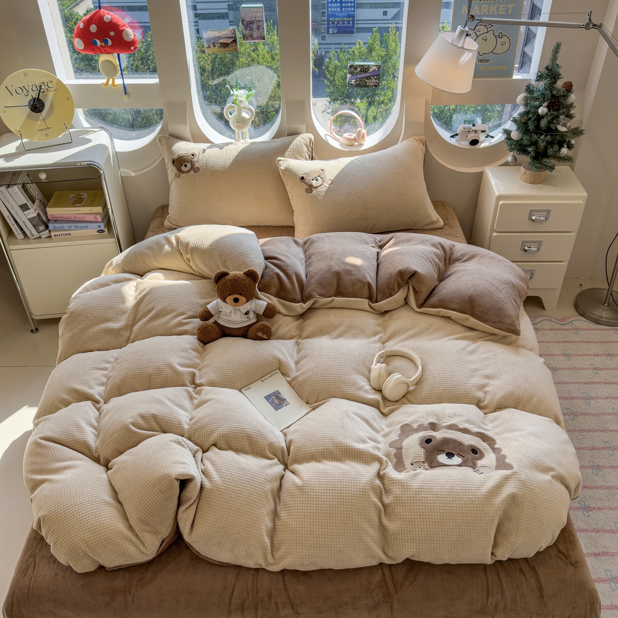 91家纺网 家纺一手货源 找家纺 凯罗 2025秋冬牛奶绒绣花四件套 贪睡小熊