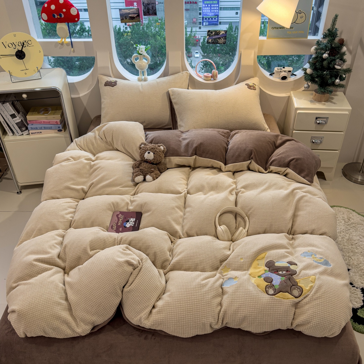 91家纺网 家纺一手货源 找家纺 凯罗 2025秋冬牛奶绒绣花四件套 晚安熊仔