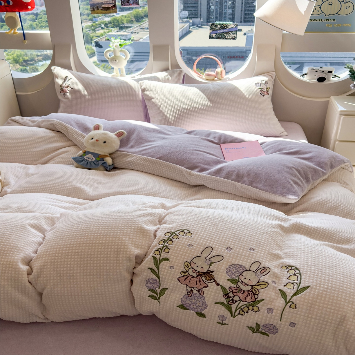 91家纺网 家纺一手货源 找家纺 凯罗 2025秋冬牛奶绒绣花四件套 兔仙子的音乐会