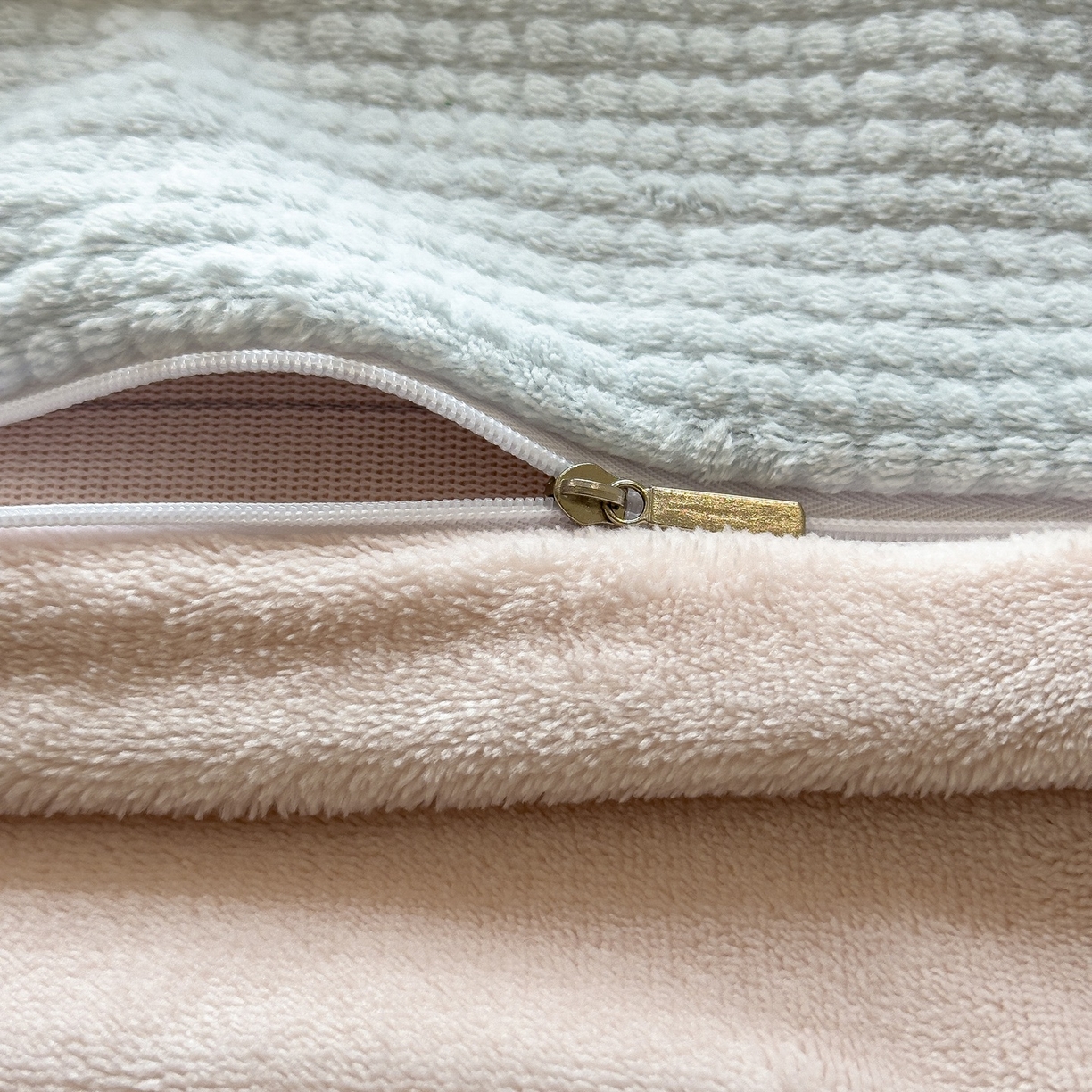 91家纺网 家纺一手货源 找家纺 凯罗 2025秋冬牛奶绒绣花四件套 一起看烟花