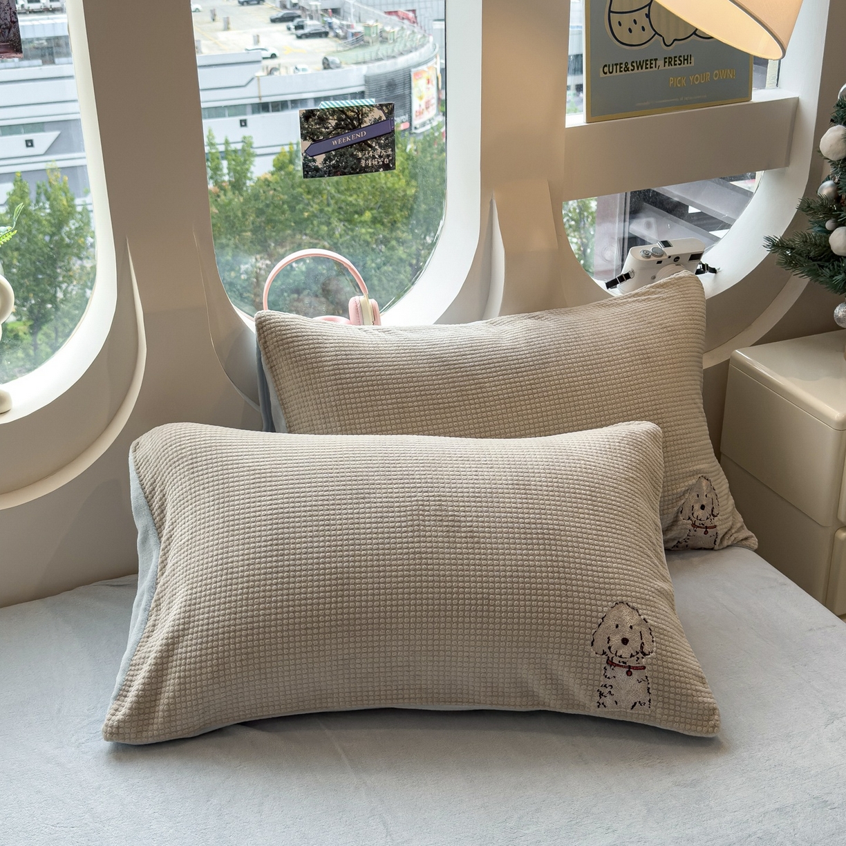 91家纺网 家纺一手货源 找家纺 凯罗 2025秋冬牛奶绒绣花四件套 可爱狗狗