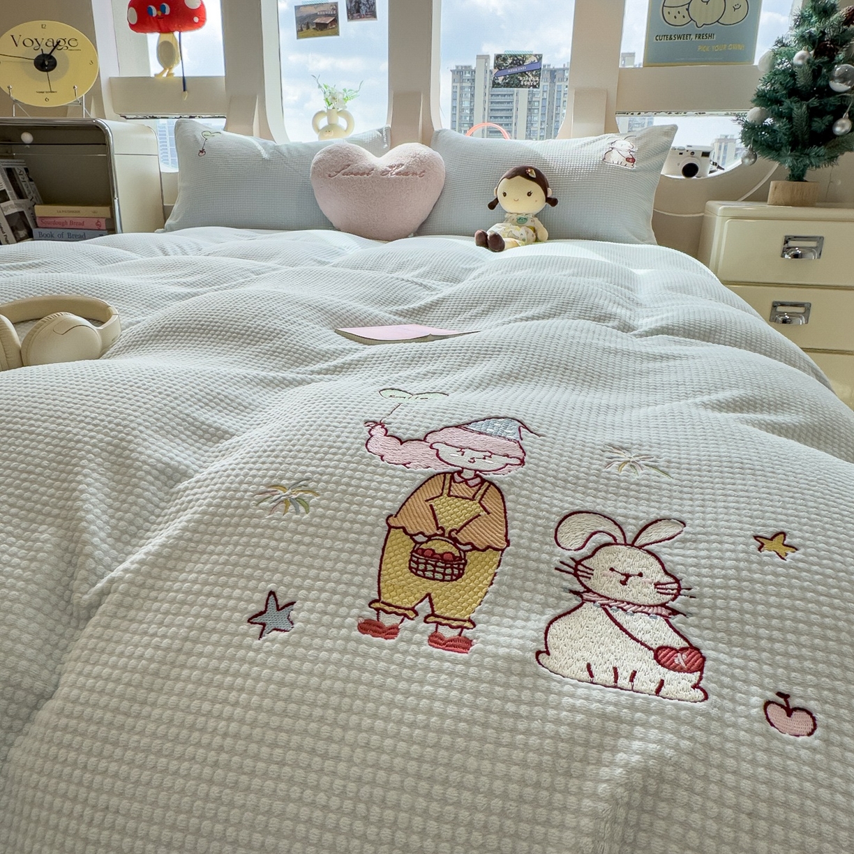 91家纺网 家纺一手货源 找家纺 凯罗 2025秋冬牛奶绒绣花四件套 一起看烟花