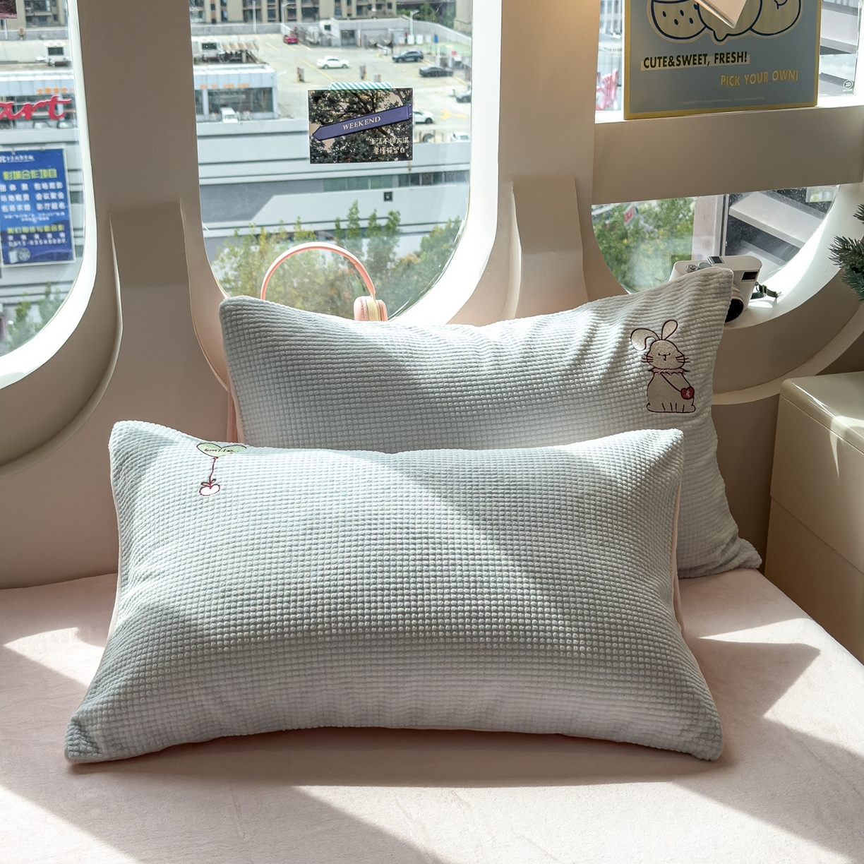 91家纺网 家纺一手货源 找家纺 凯罗 2025秋冬牛奶绒绣花四件套 一起看烟花