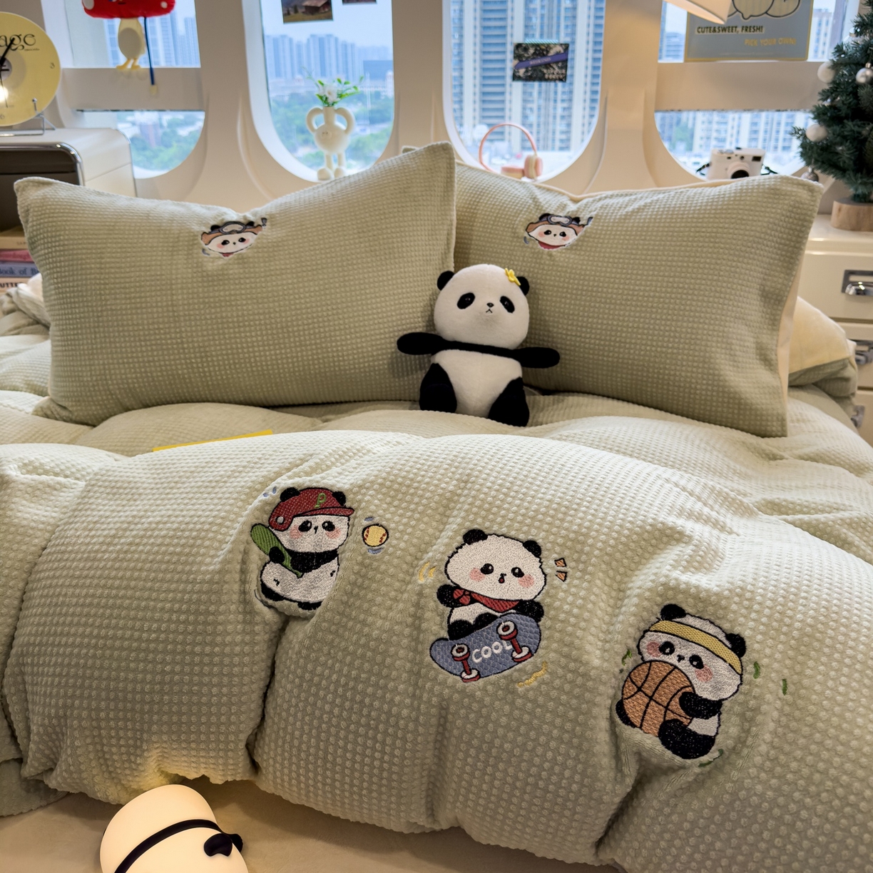 91家纺网 家纺一手货源 找家纺 凯罗 2025秋冬牛奶绒绣花四件套 熊仔兴趣班