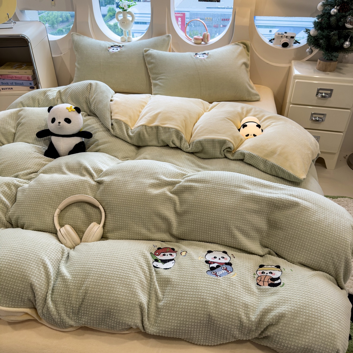 91家纺网 家纺一手货源 找家纺 凯罗 2025秋冬牛奶绒绣花四件套 熊仔兴趣班