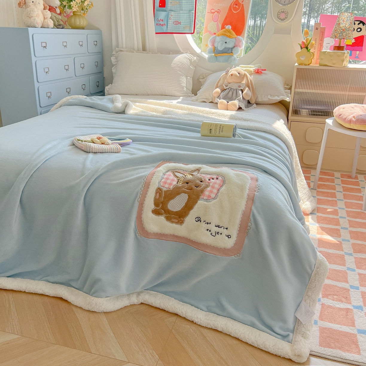 91家纺网 家纺一手货源 找家纺 子钦家纺 2025新款秋冬加厚牛奶绒羊羔绒卡通贴布绣包边毛毯（第二波） 睡觉兔-天蓝