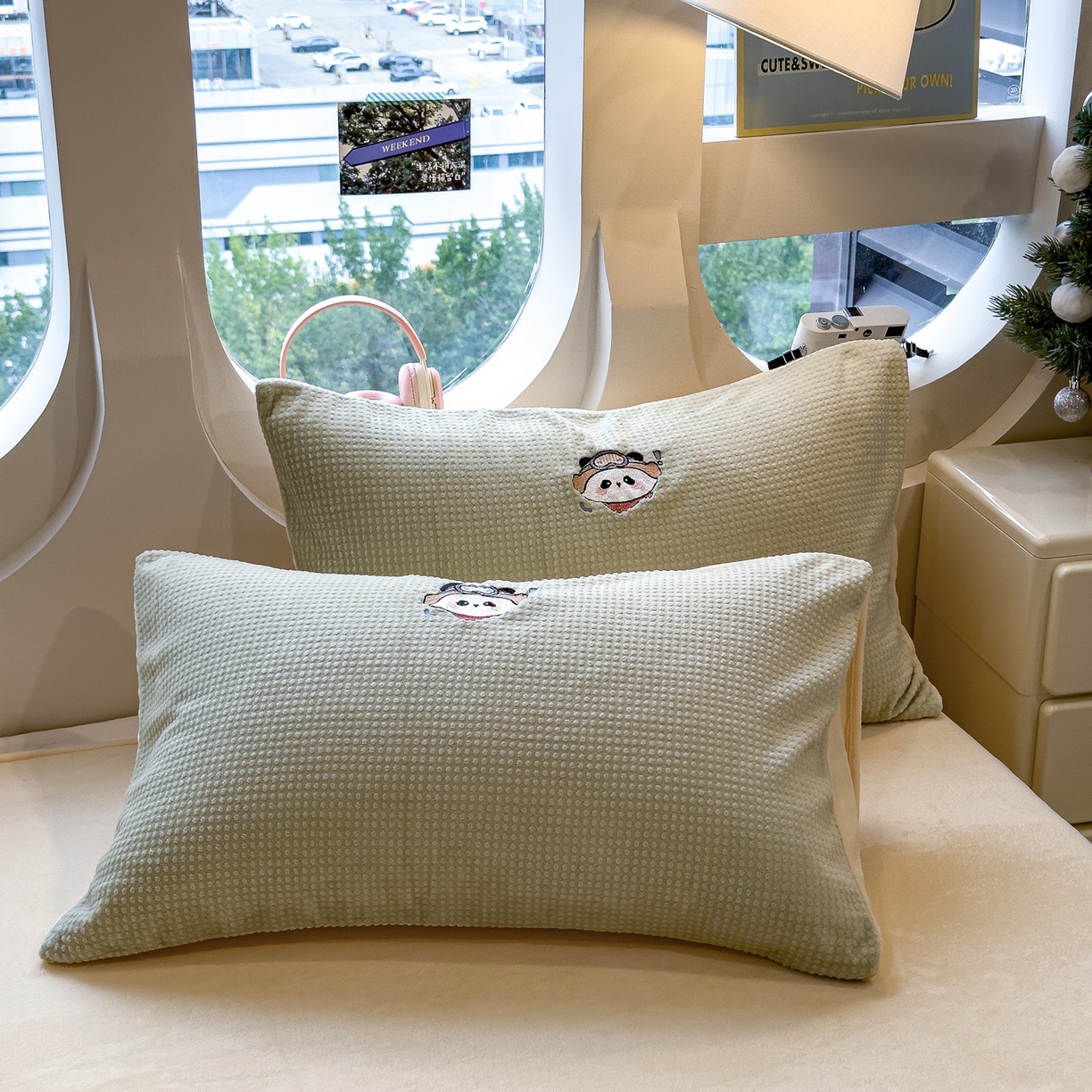 91家纺网 家纺一手货源 找家纺 凯罗 2025秋冬牛奶绒绣花四件套 熊仔兴趣班