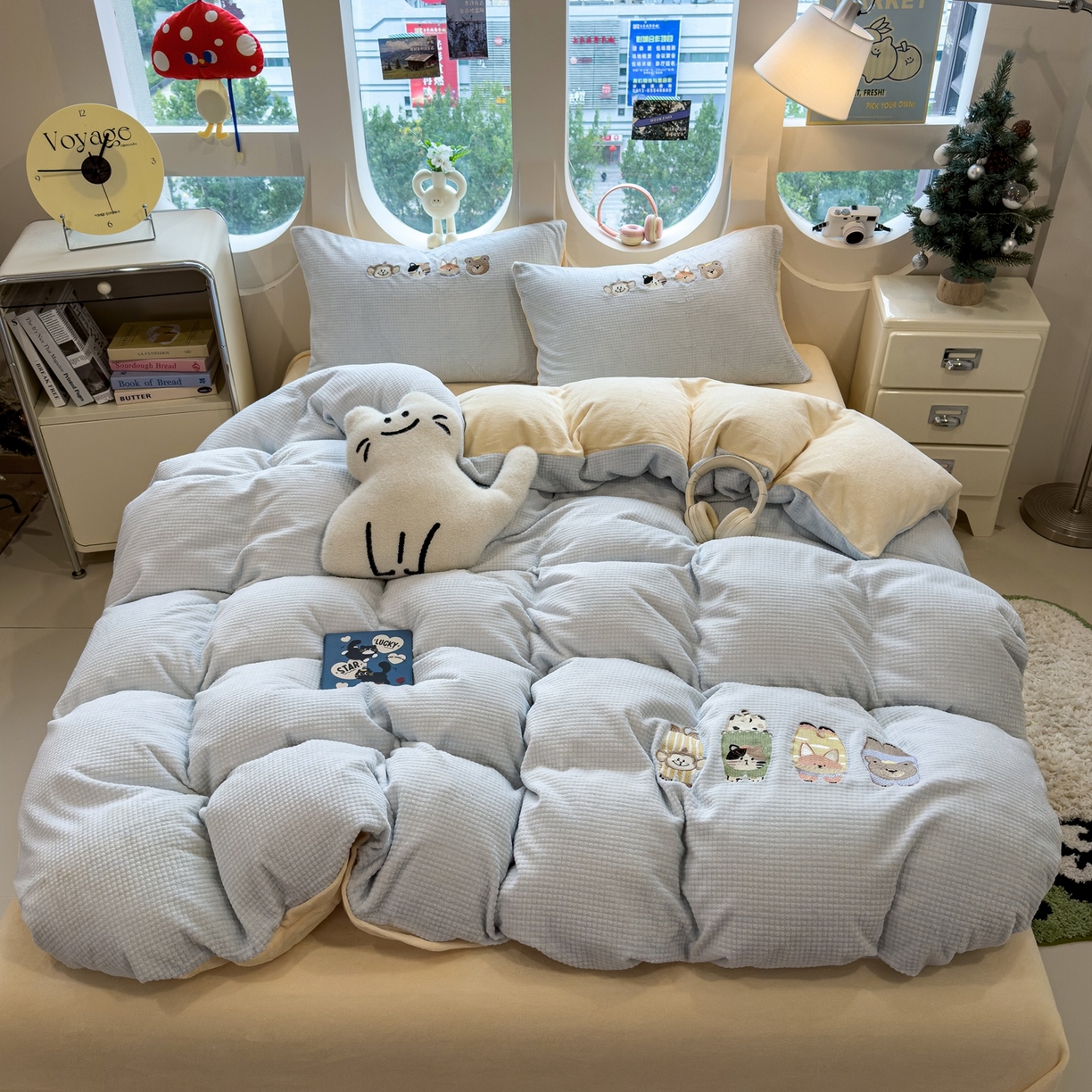 91家纺网 家纺一手货源 找家纺 凯罗 2025秋冬牛奶绒绣花四件套 趴趴乐园