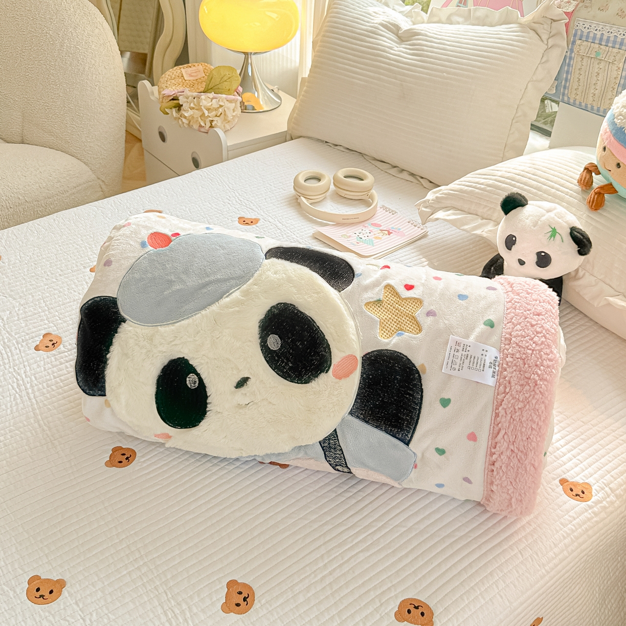 91家纺网 家纺一手货源 找家纺 （总）爱彼家纺 2025新款秋冬加厚牛奶绒羊羔绒卡通贴布绣毛毯毯子-熊猫系列