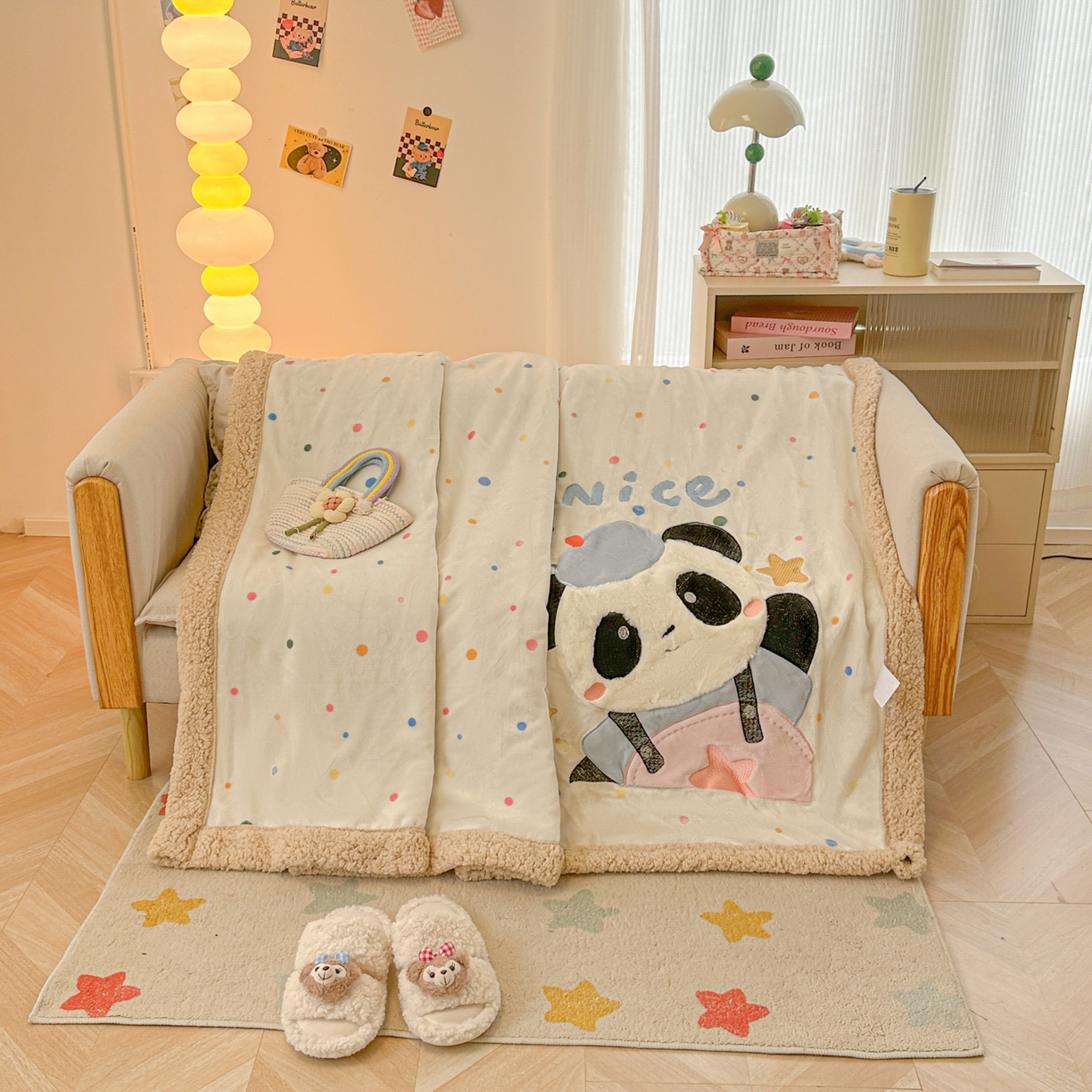 91家纺网 家纺一手货源 找家纺 爱彼家纺 2025新款秋冬加厚牛奶绒羊羔绒卡通贴布绣毛毯毯子-熊猫系列 毛毯快乐熊猫-七彩波点