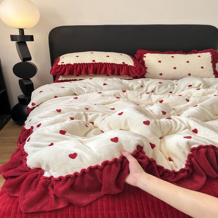 91家纺网 家纺一手货源 找家纺 欧尚 2025新款法式大花边床盖四件套 法式红色小心心