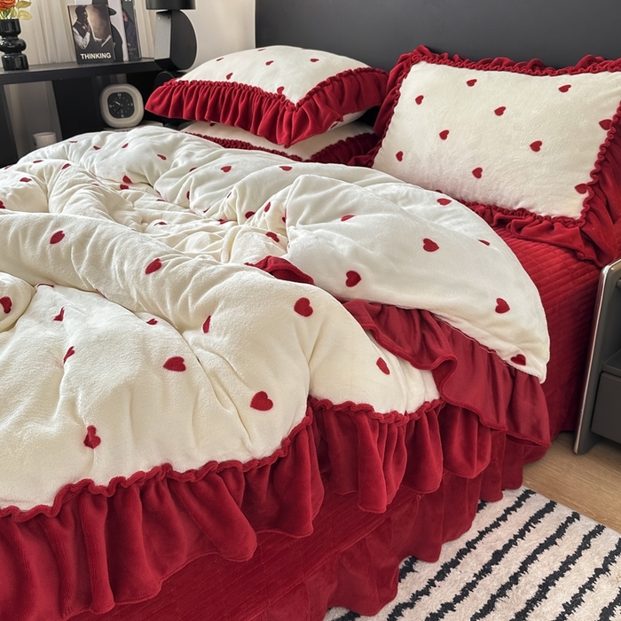 91家纺网 家纺一手货源 找家纺 欧尚 2025新款法式大花边床盖四件套 法式红色小心心