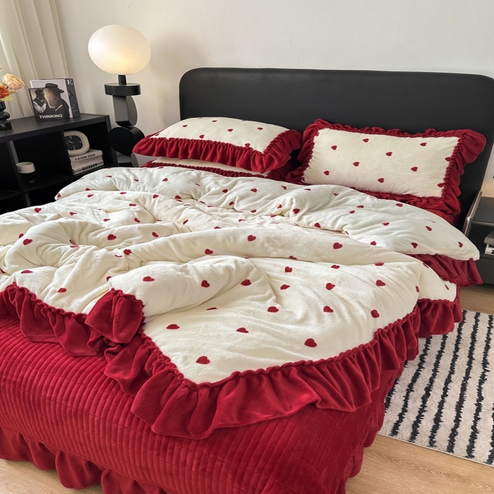 91家纺网 家纺一手货源 找家纺 欧尚 2025新款法式大花边床盖四件套 法式红色小心心